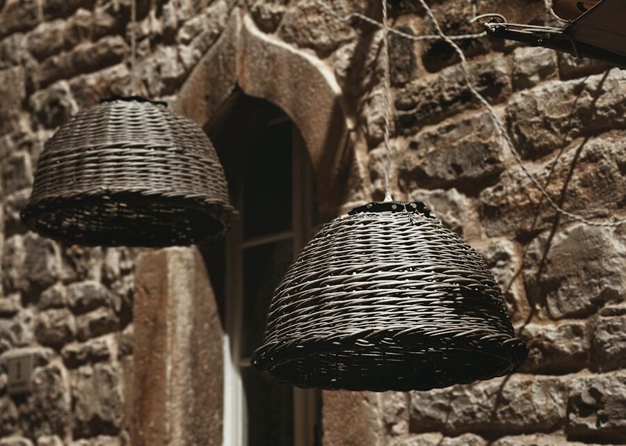 Een Warme Gloed: Rotan Lampen en Hanglampen voor Een Gezellig Huis